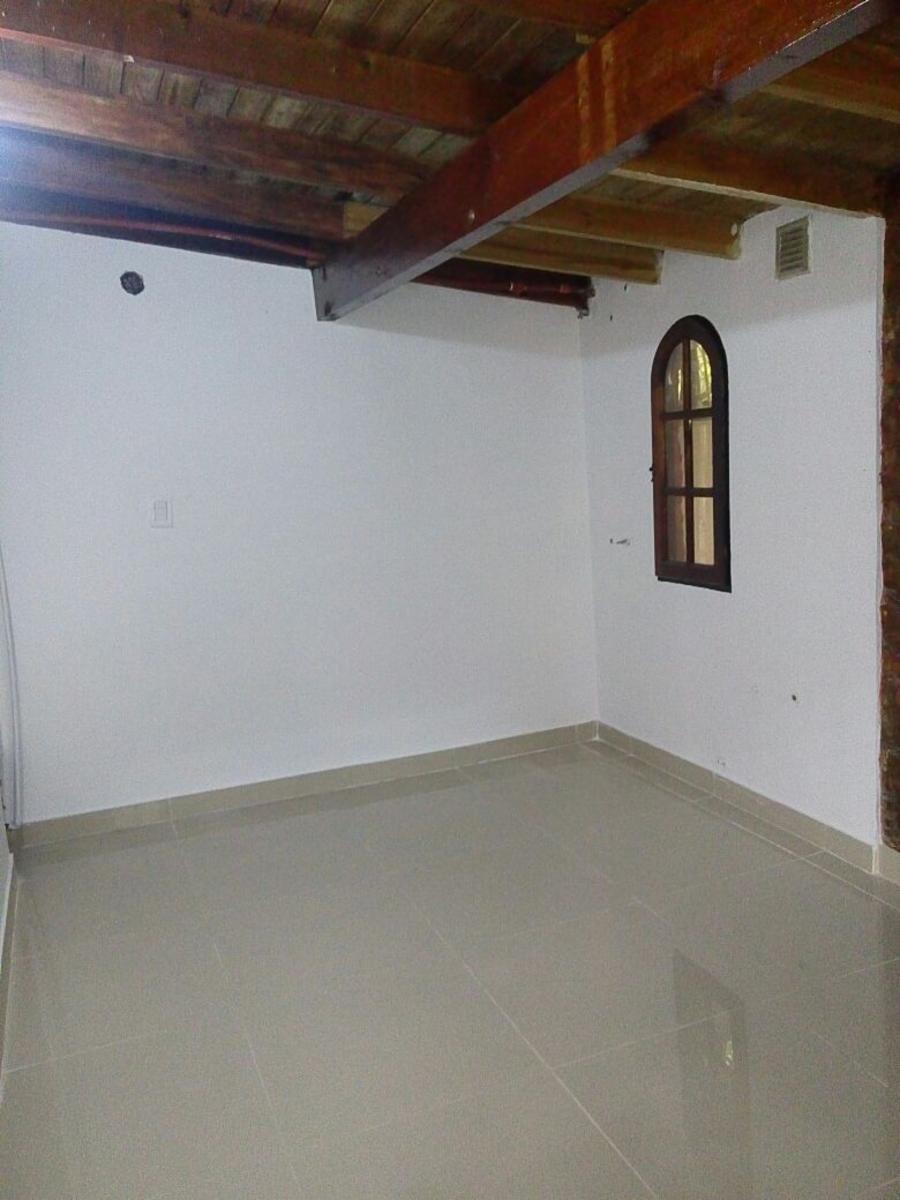 Venta. Villa de Mayo, sobre calle Cerviño. Casa en PH al fondo — foto 4