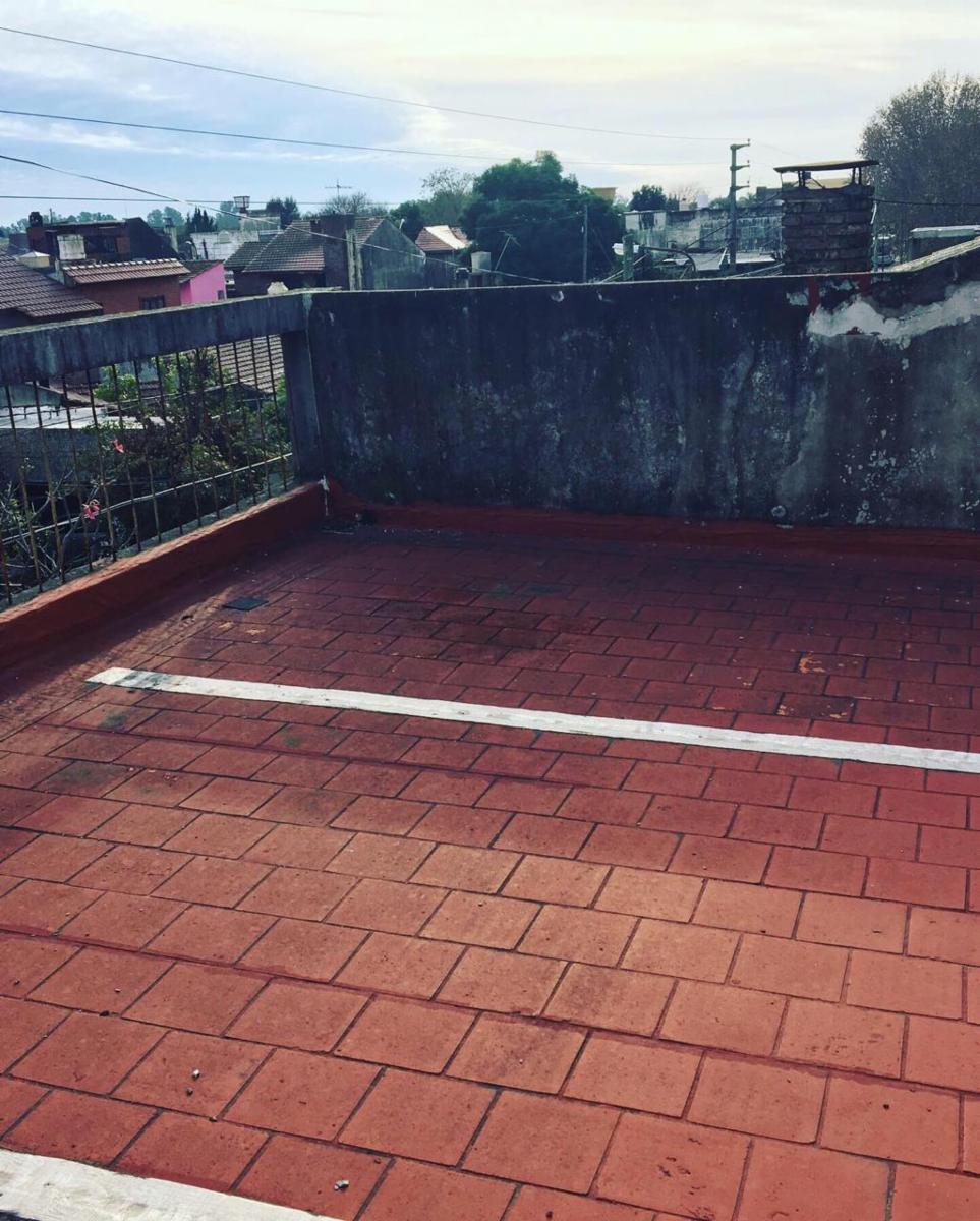 VENTA Propiedad tres ambientes mas dos locales. Jose C Paz. - 9