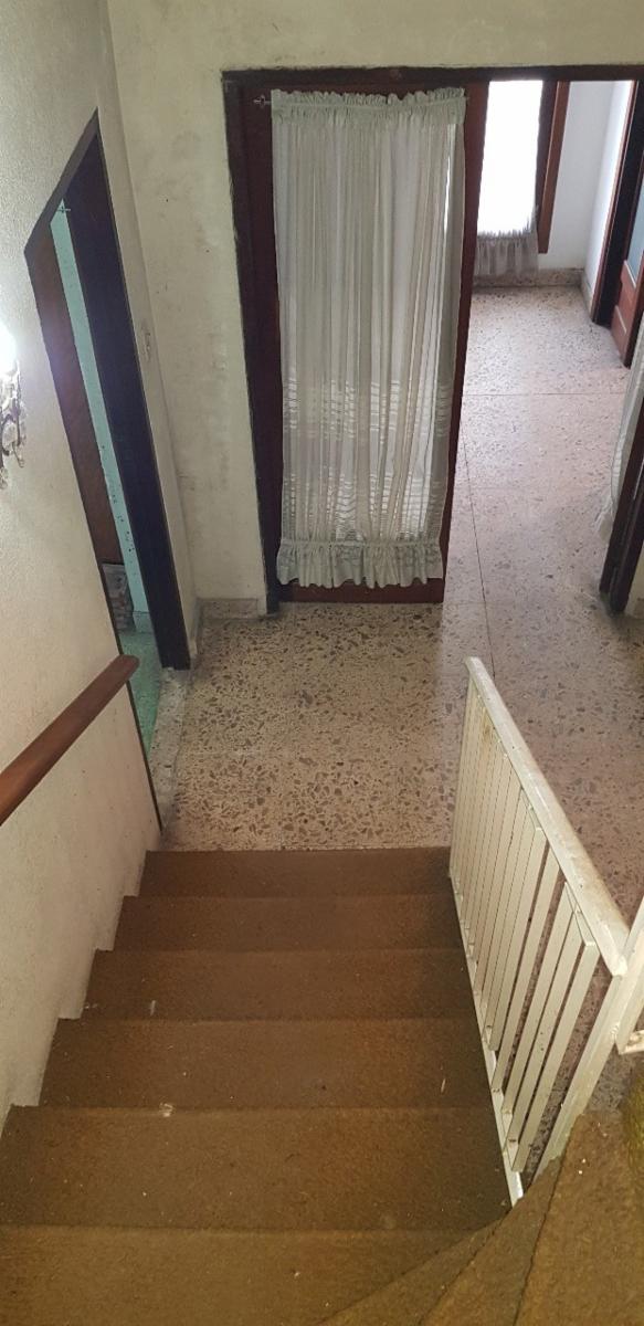 AMPLIO CHALET CON MUY BUENA UBICACION EN BANFIELD — foto 3