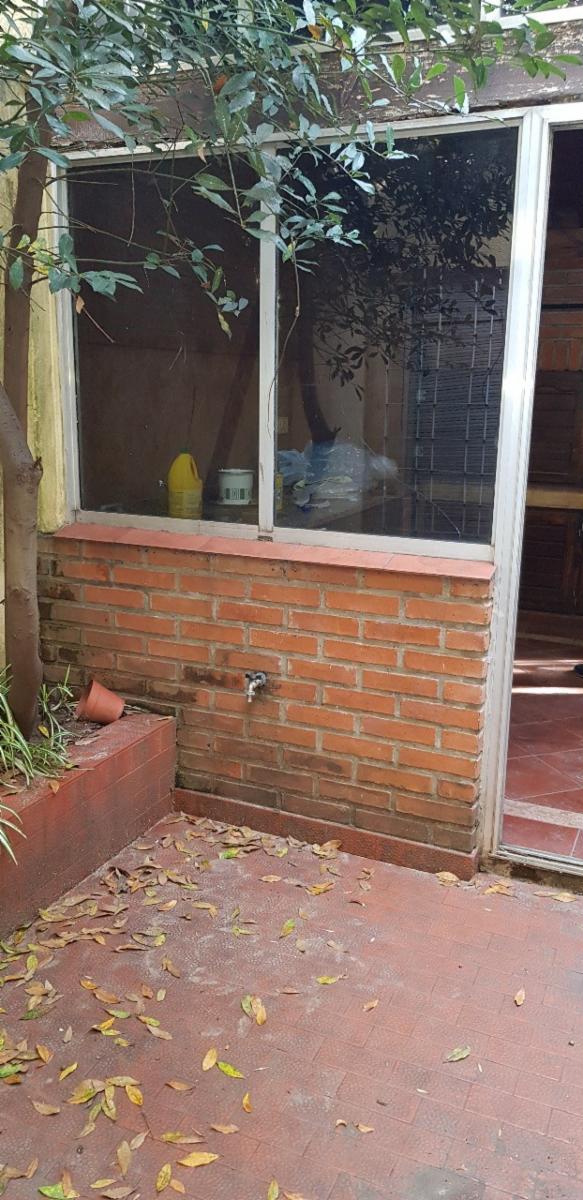 AMPLIO CHALET CON MUY BUENA UBICACION EN BANFIELD — foto 5