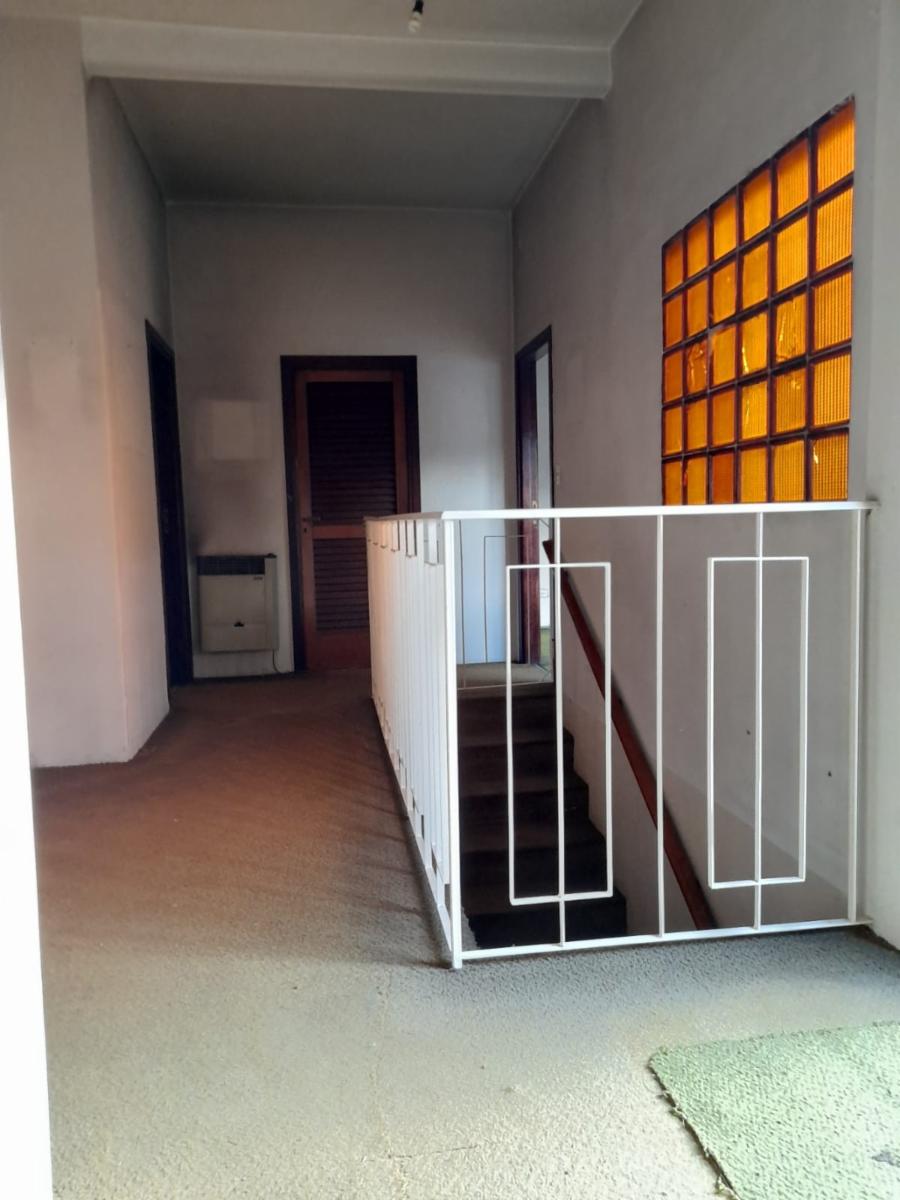 AMPLIO CHALET CON MUY BUENA UBICACION EN BANFIELD — foto 11