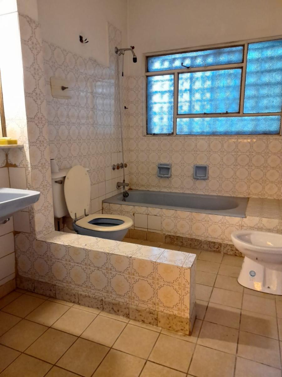 AMPLIO CHALET CON MUY BUENA UBICACION EN BANFIELD — foto 12