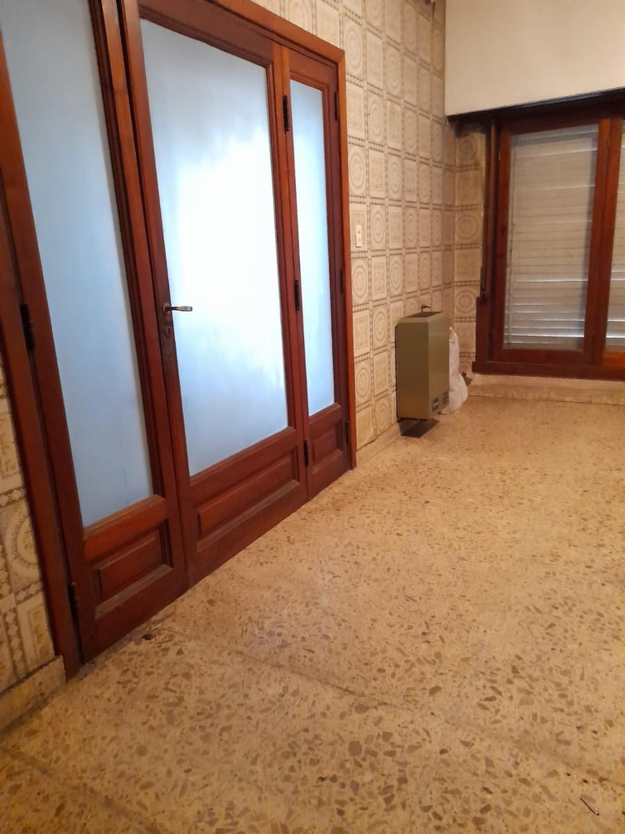 AMPLIO CHALET CON MUY BUENA UBICACION EN BANFIELD — foto 14