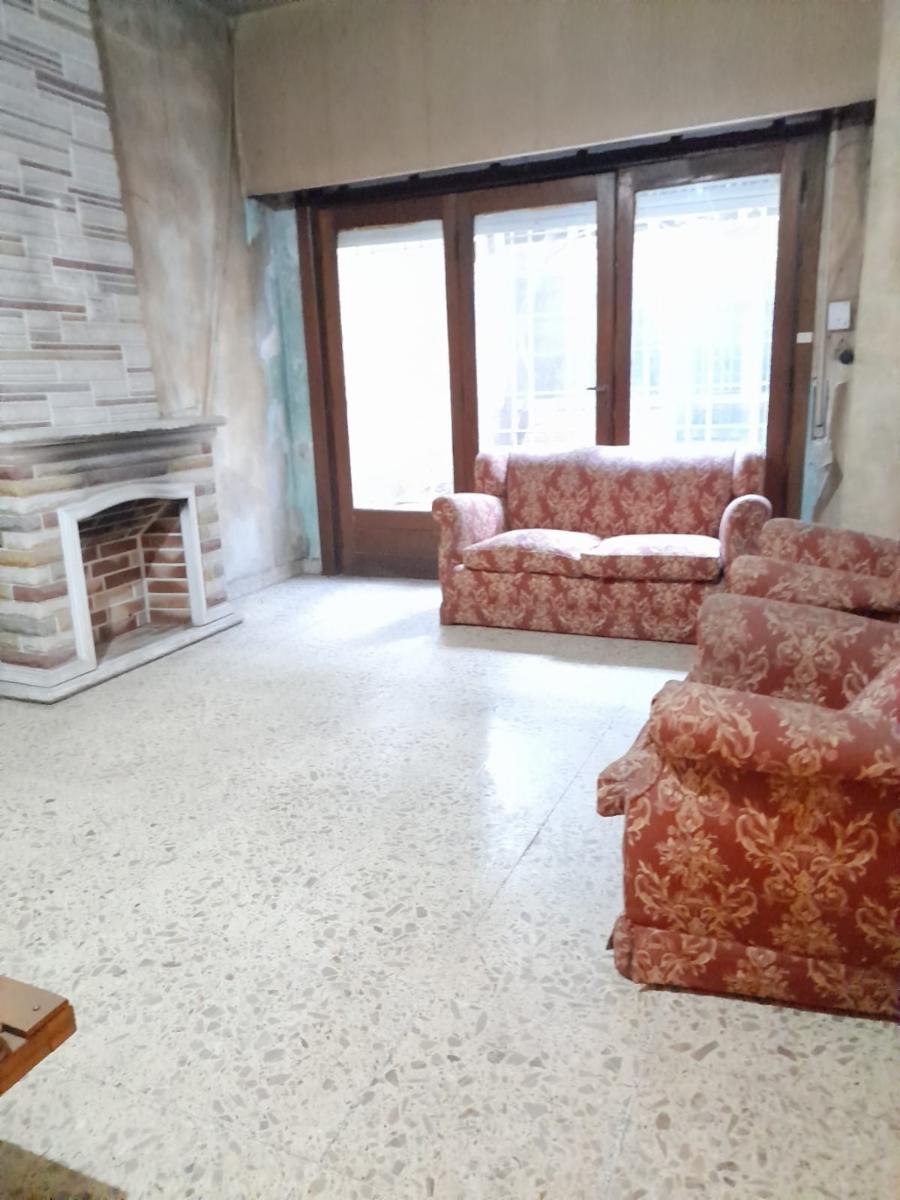 AMPLIO CHALET CON MUY BUENA UBICACION EN BANFIELD — foto 15
