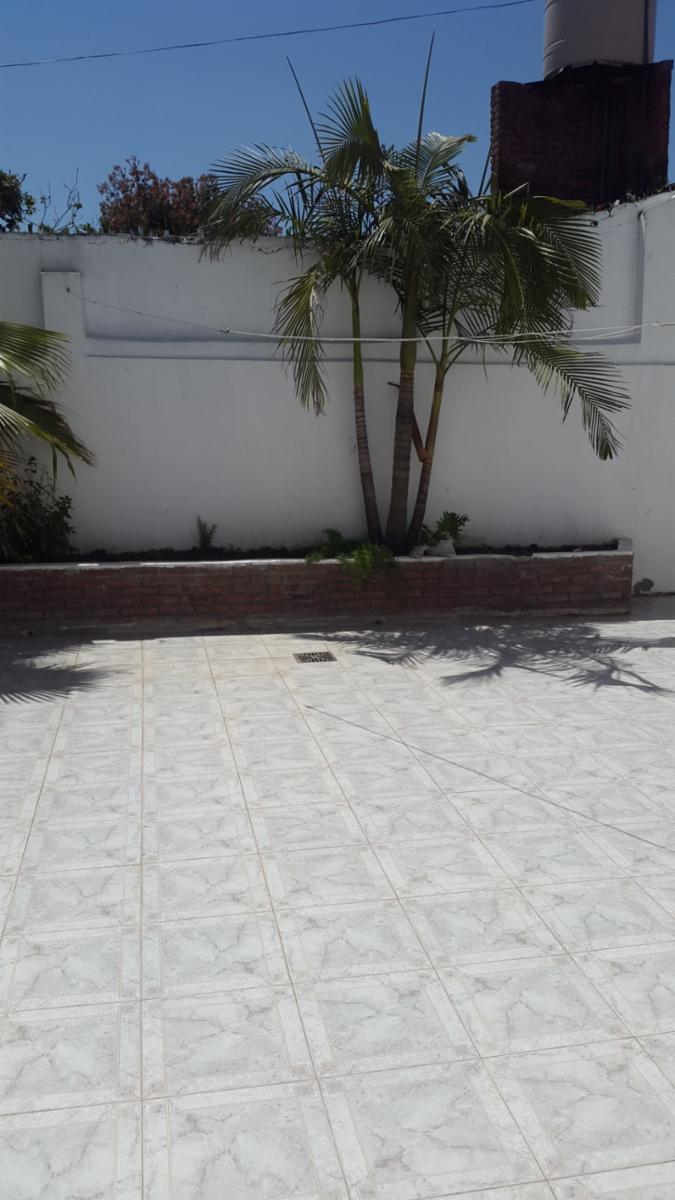 AMPLIA CASA EN BANFIELD — foto 2