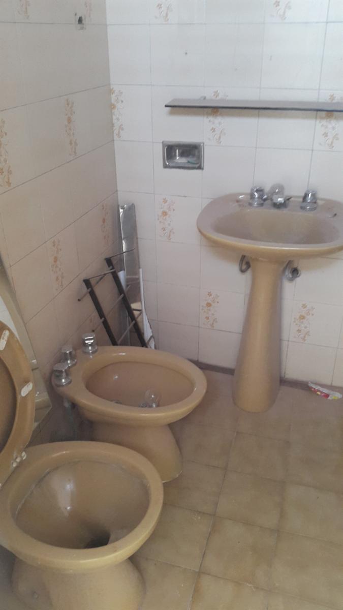 AMPLIA CASA EN BANFIELD — foto 3