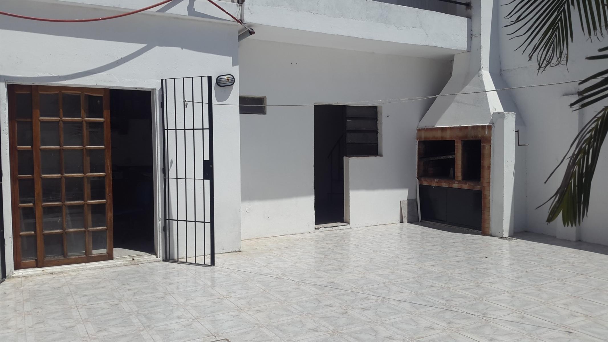 AMPLIA CASA EN BANFIELD — foto 6