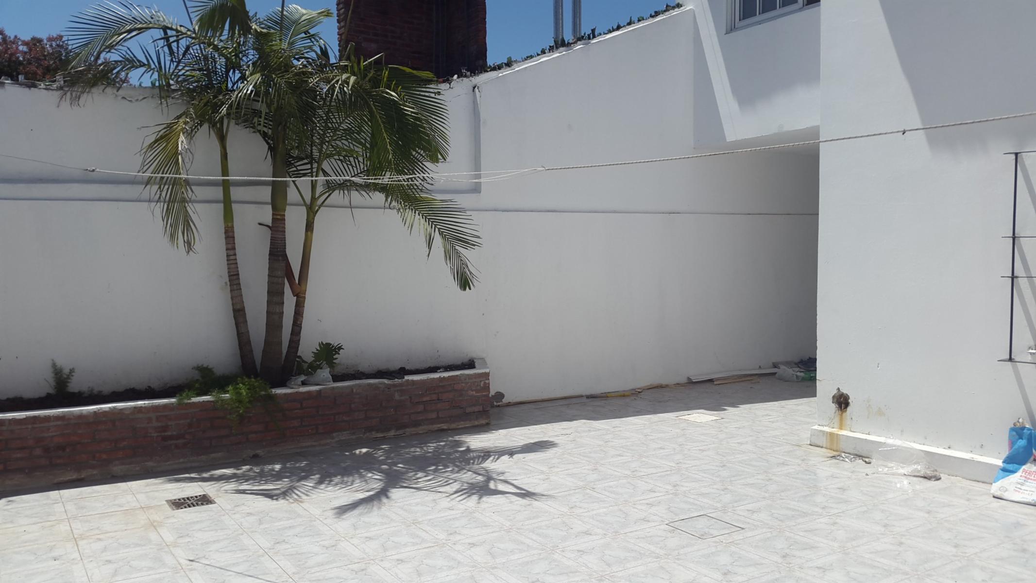 AMPLIA CASA EN BANFIELD — foto 7