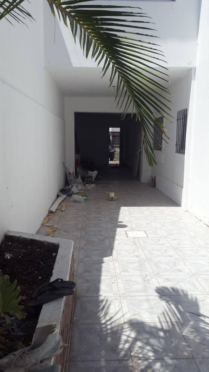 AMPLIA CASA EN BANFIELD — foto 11