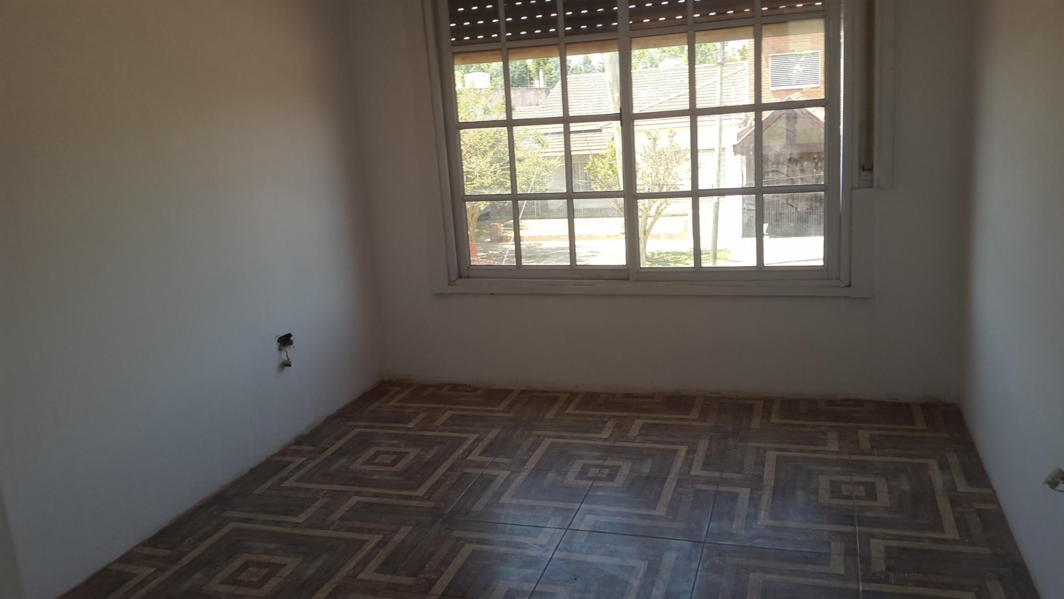 AMPLIA CASA EN BANFIELD — foto 12