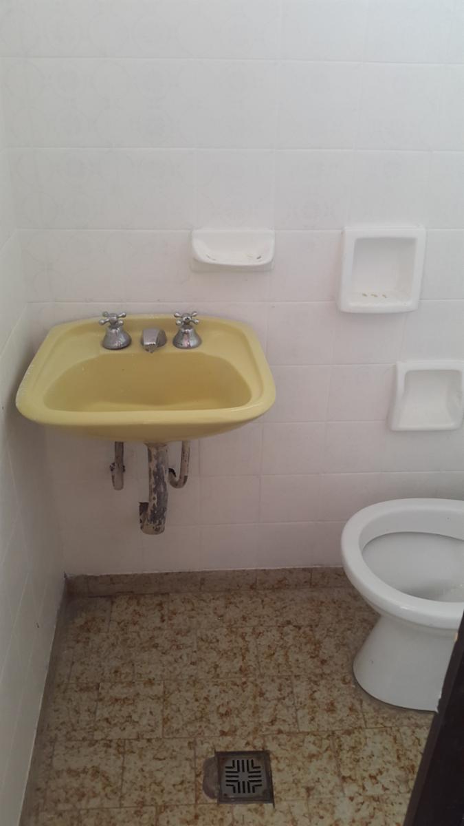 AMPLIA CASA EN BANFIELD — foto 14