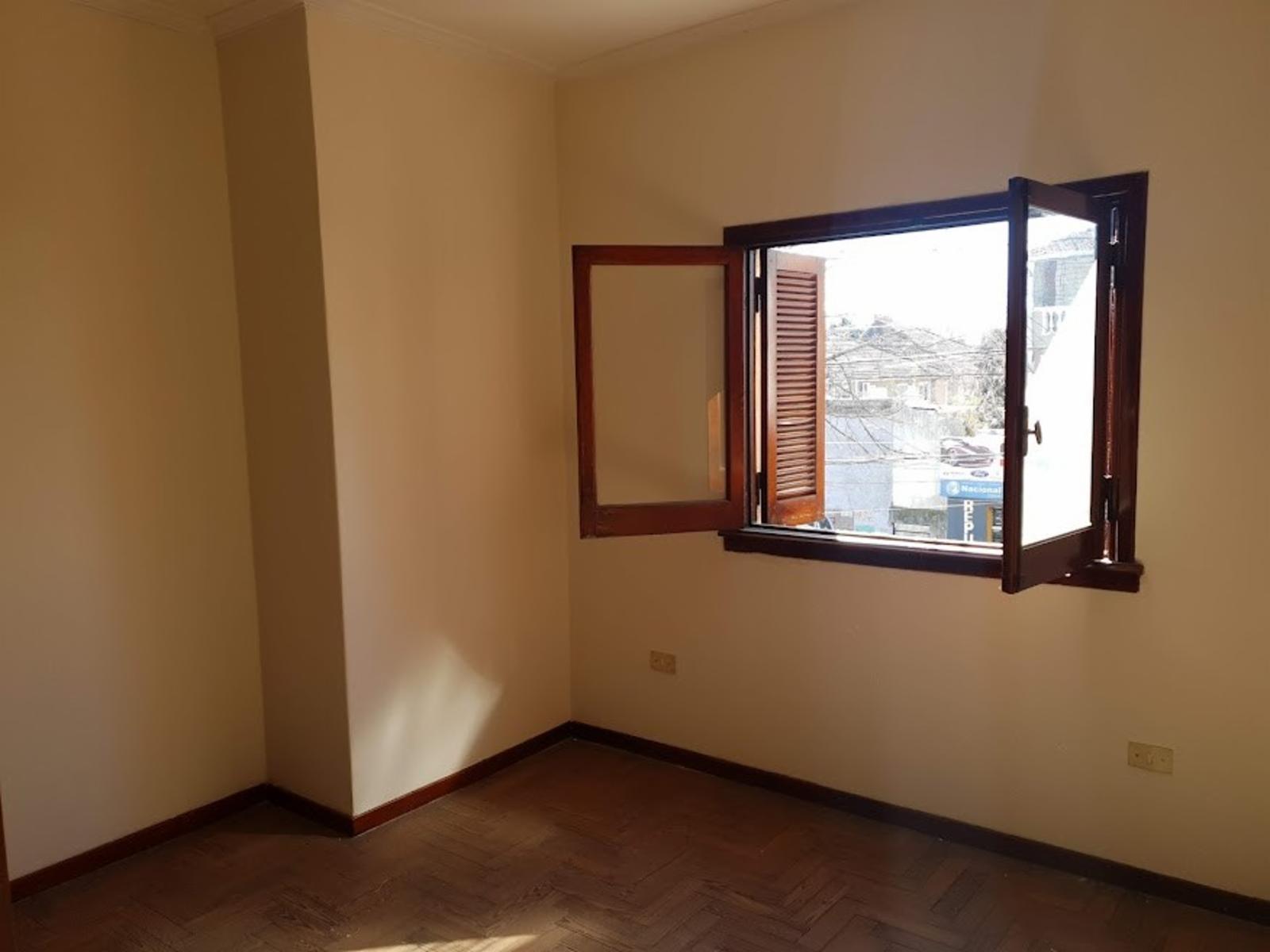 AMPLIO DPTO 3 AMB LOMAS OESTE