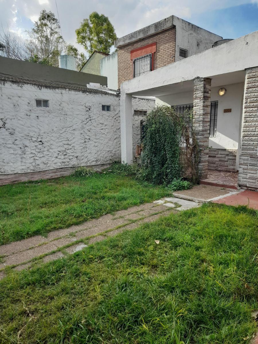 amplia casa en temperley — foto 3