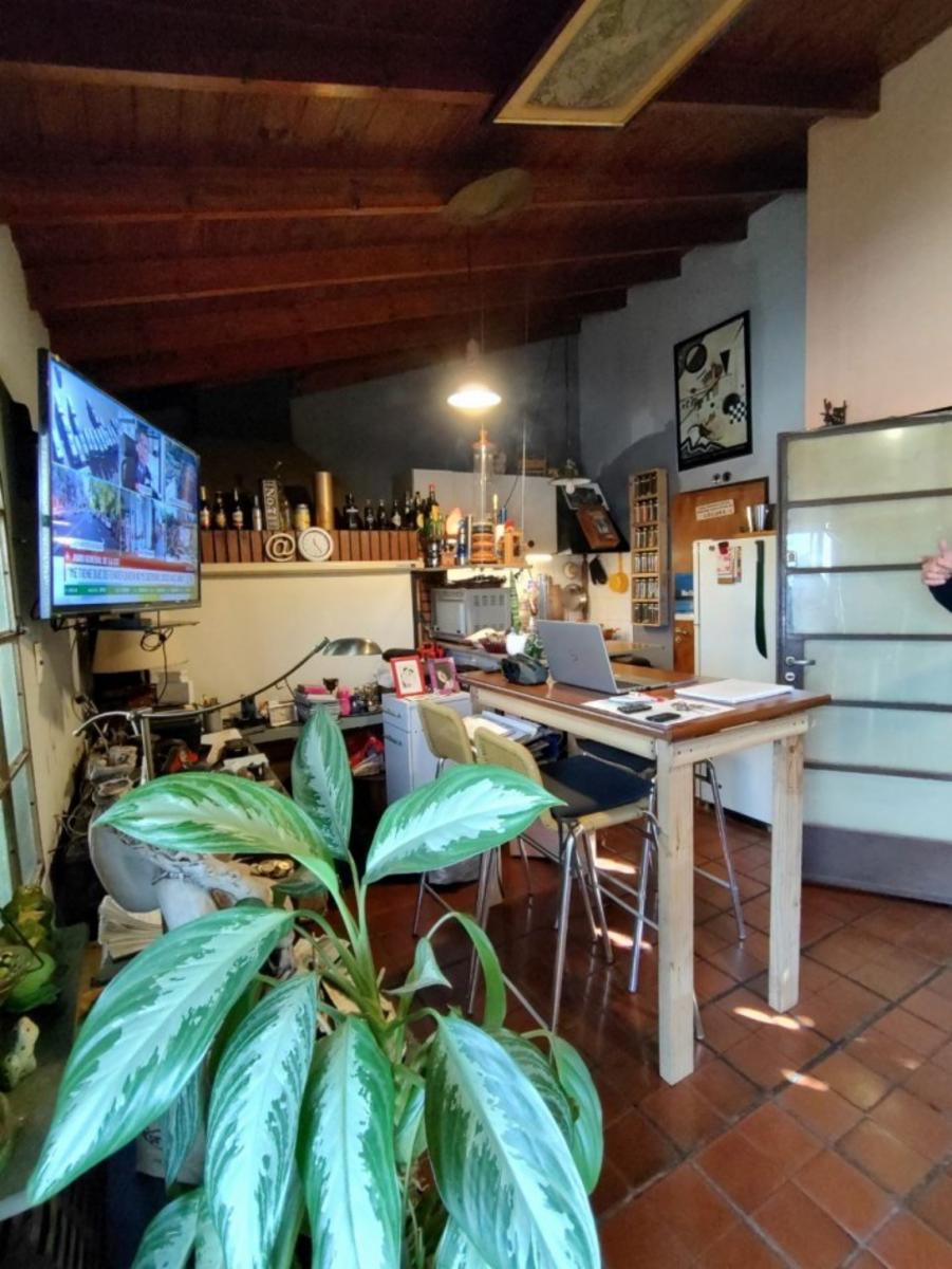 CASA Y DPTO EN ESQUINA