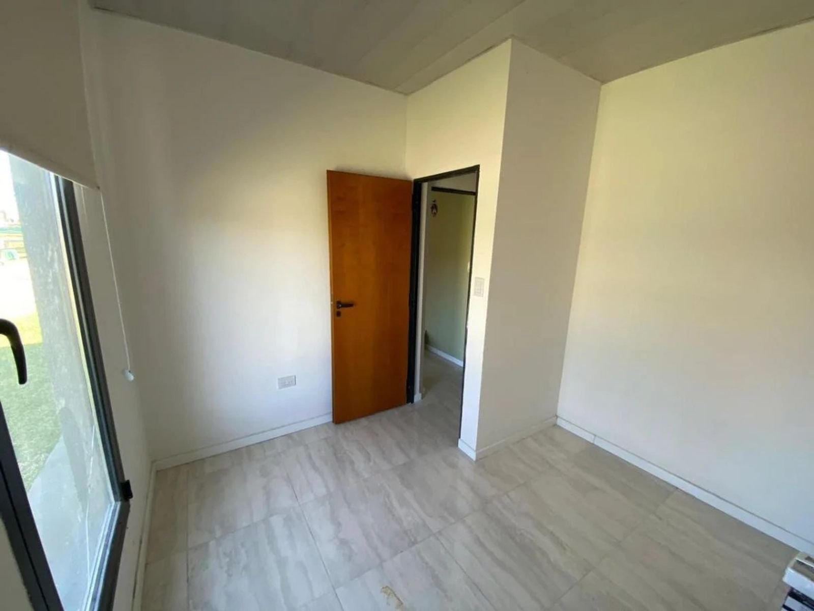 Moderna casa 4 dormitorios con pileta en Horizontes al Sur - Lista para mudarse