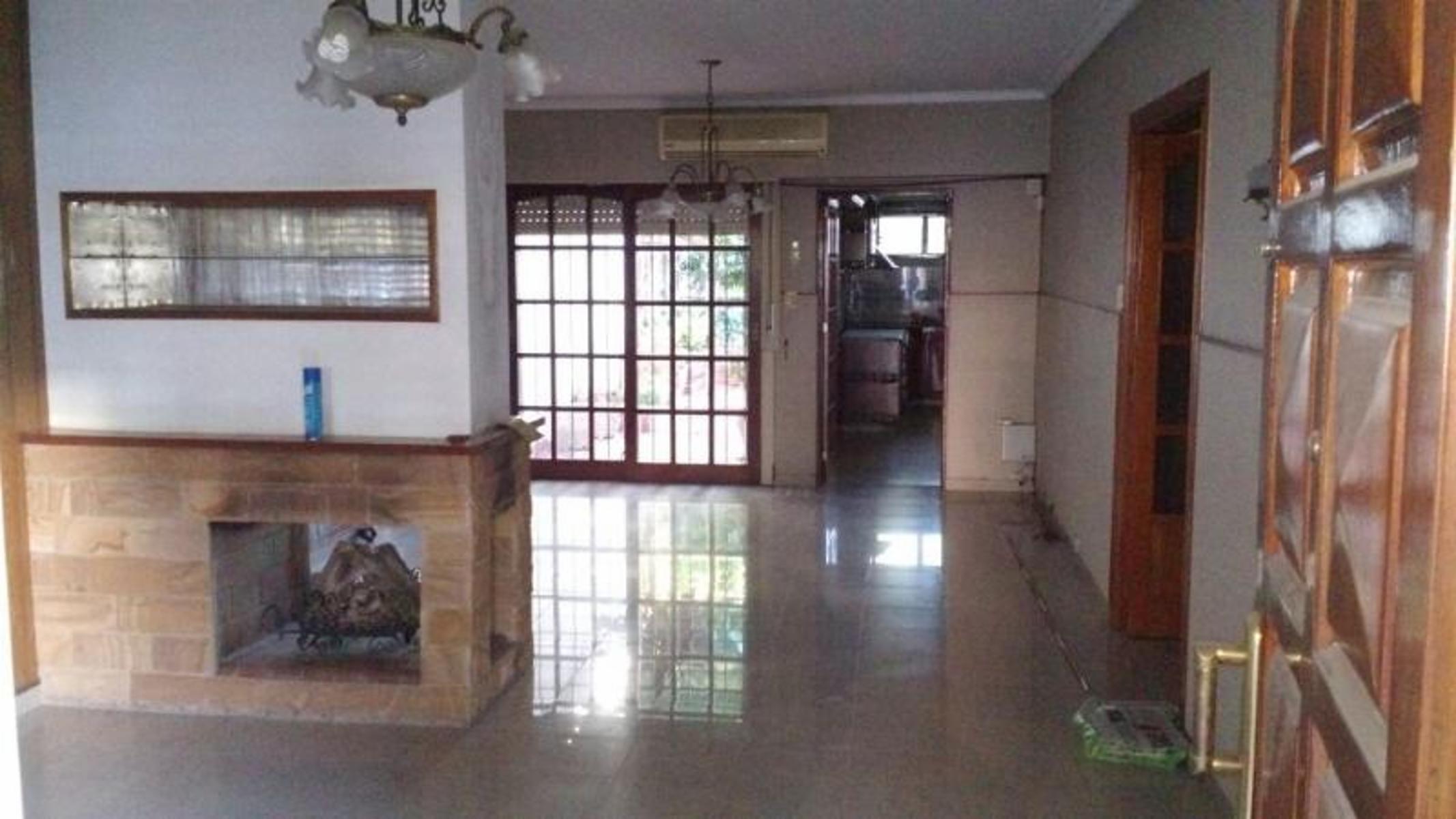 VENTA OPORTUNIDAD Bº Los Hornos LA PLATA, 2 dor, 5 ambientes escucha ofertas efvo. — foto 2