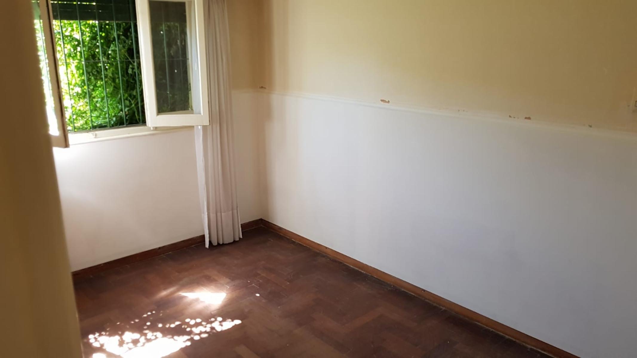 SE VENDE CASA con PARQUE en BARRIO RESIDENCIAL — foto 3