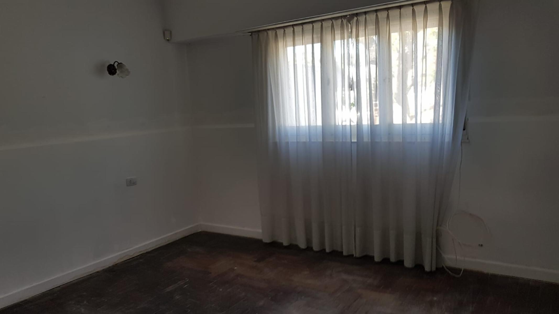 SE VENDE CASA con PARQUE en BARRIO RESIDENCIAL — foto 6