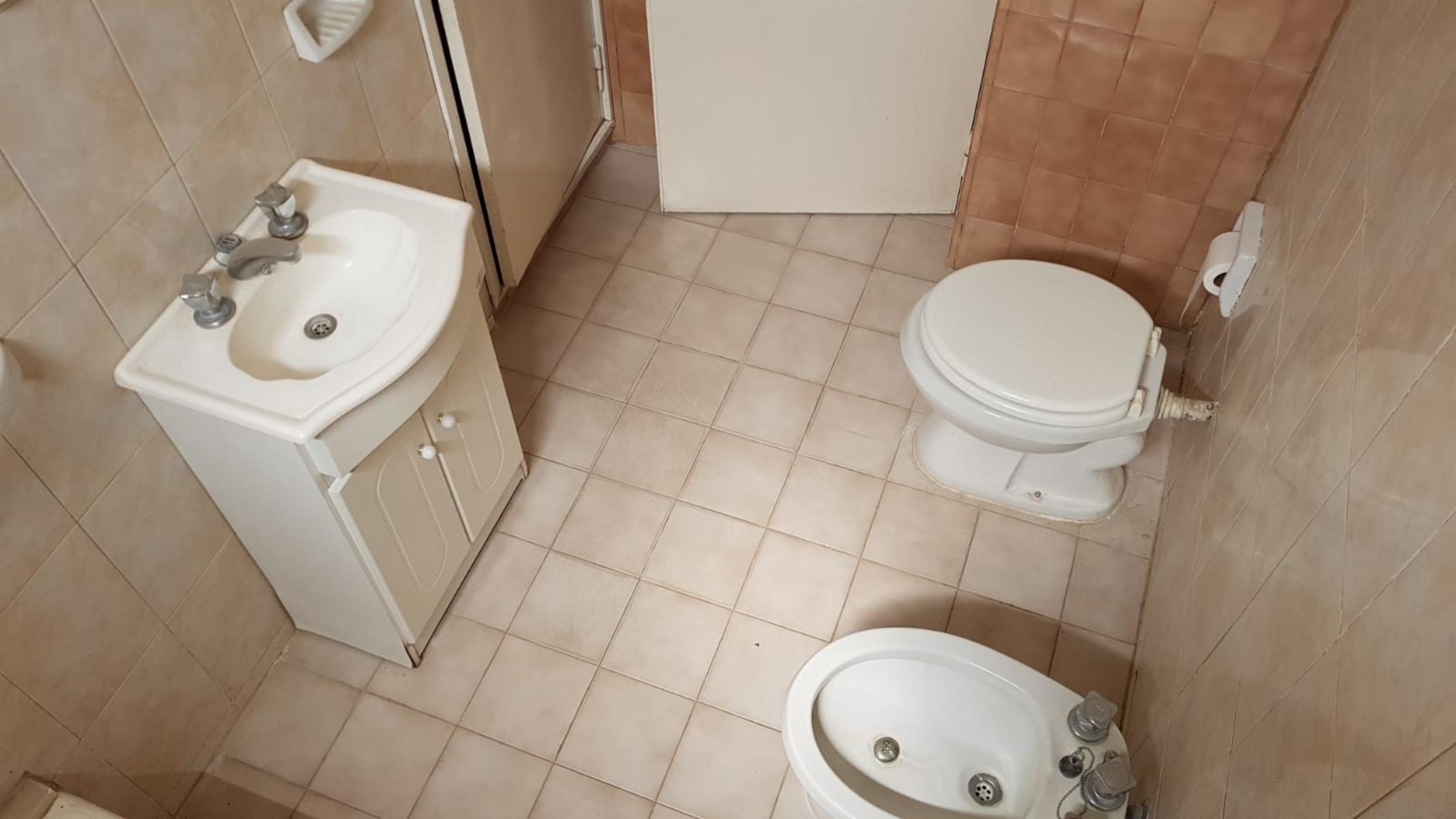 SE VENDE CASA con PARQUE en BARRIO RESIDENCIAL — foto 7