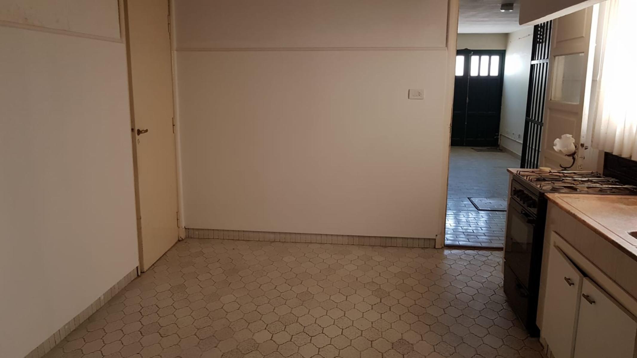 SE VENDE CASA con PARQUE en BARRIO RESIDENCIAL — foto 10