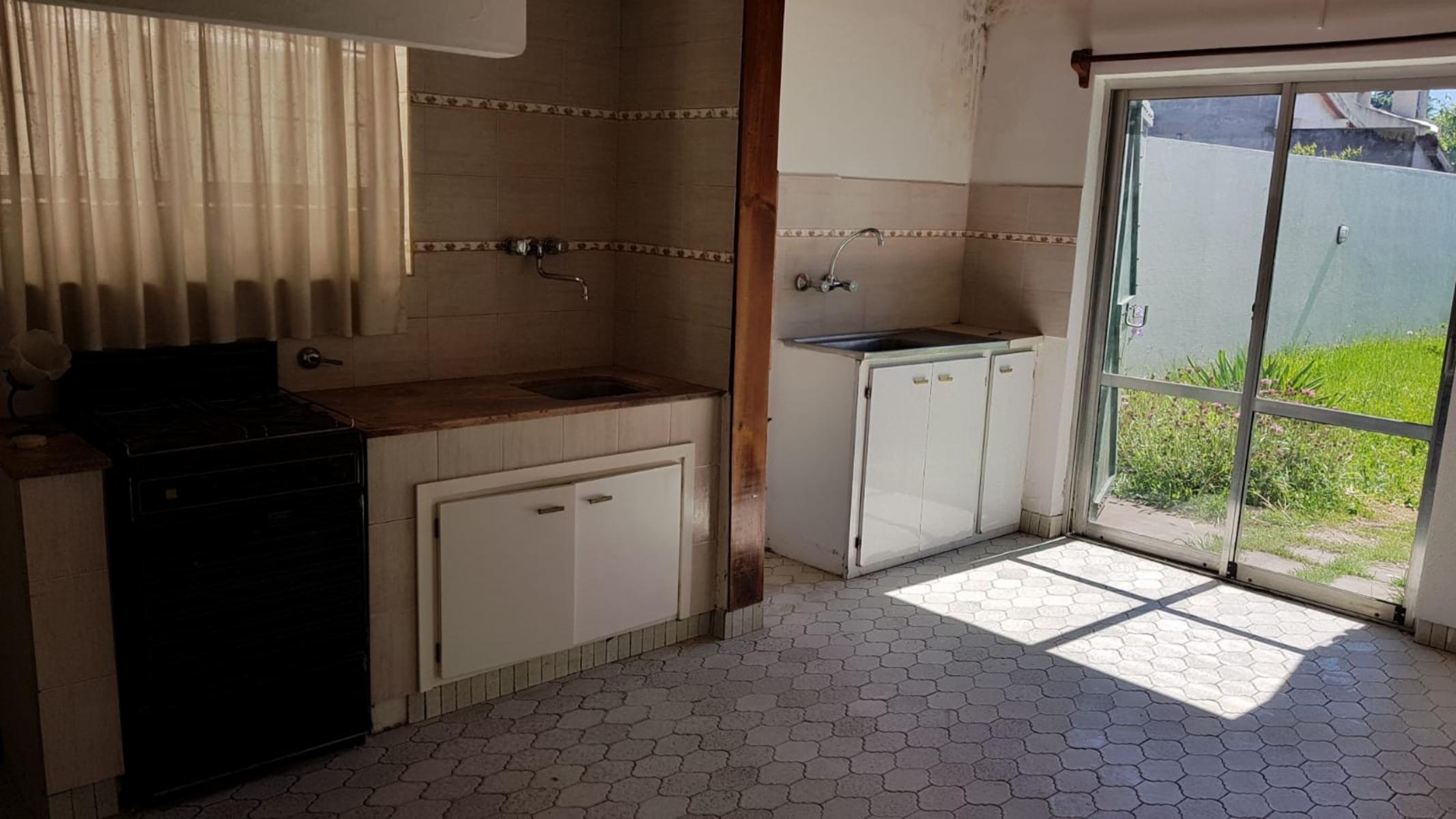 SE VENDE CASA con PARQUE en BARRIO RESIDENCIAL — foto 11