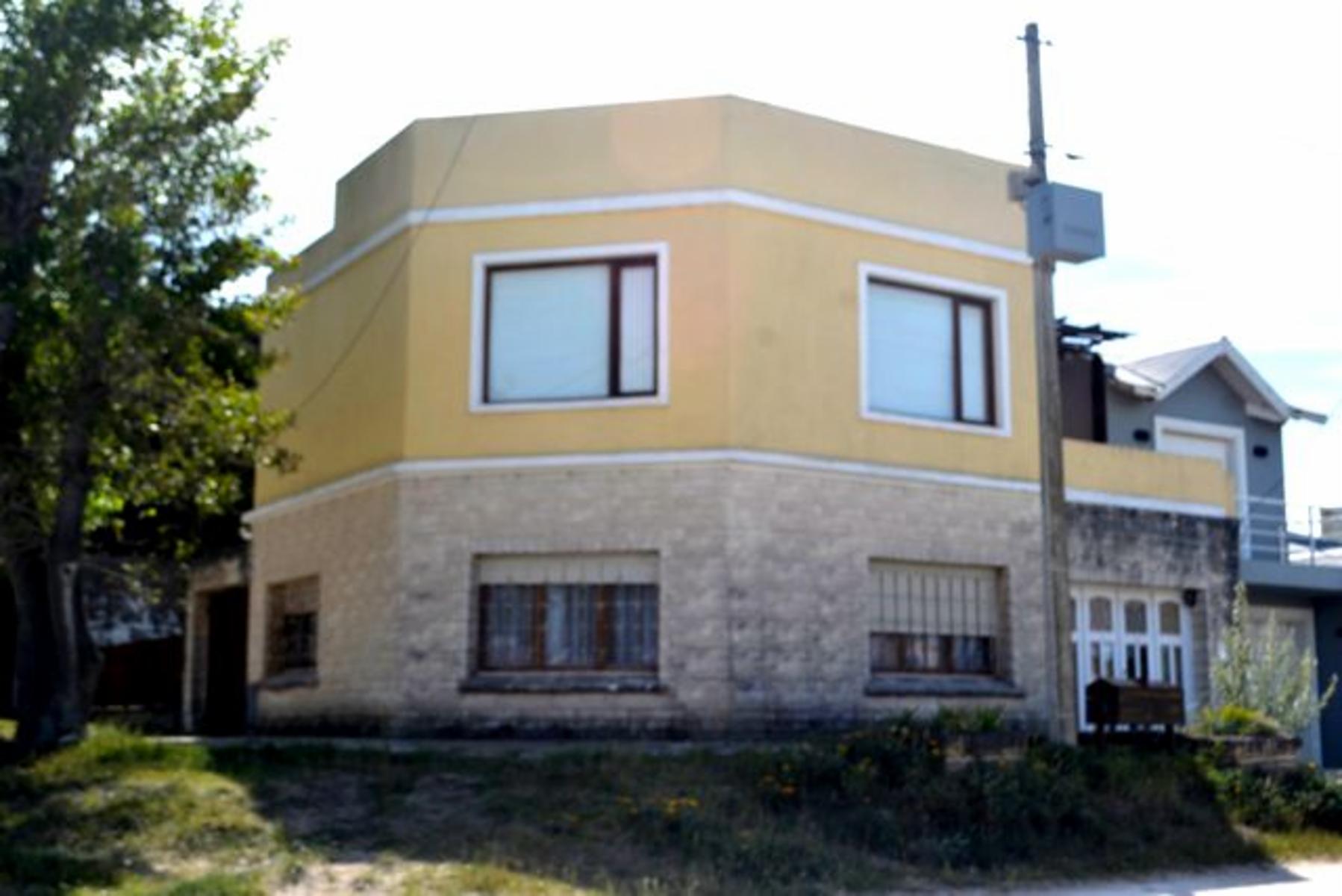 CASA CON DEPARTAMENTO PRÓXIMA AL CENTRO DE CLAROMECO