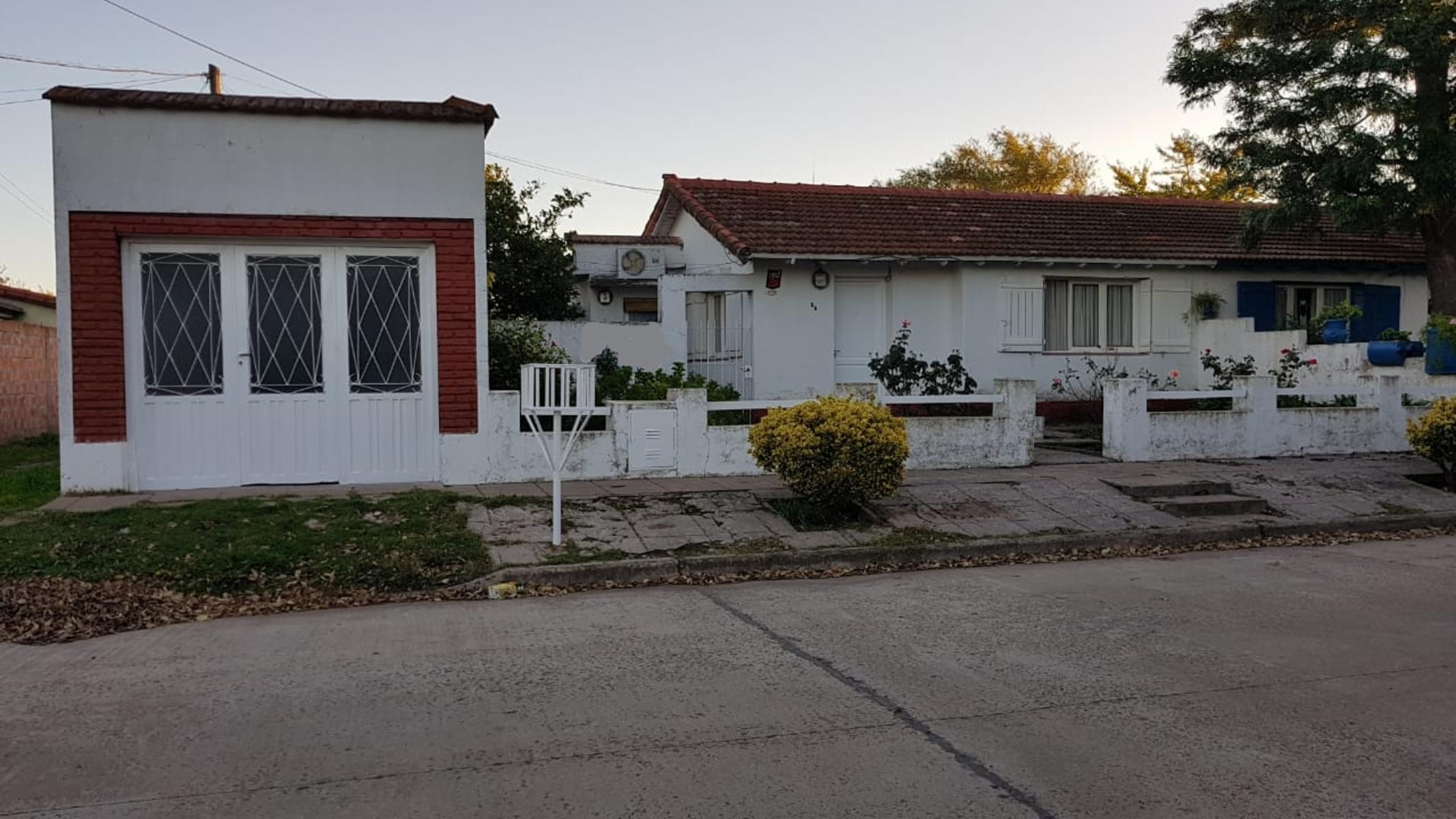 SE VENDE CASA en BARRIO OBRERO con LOTE UNICO 15X30