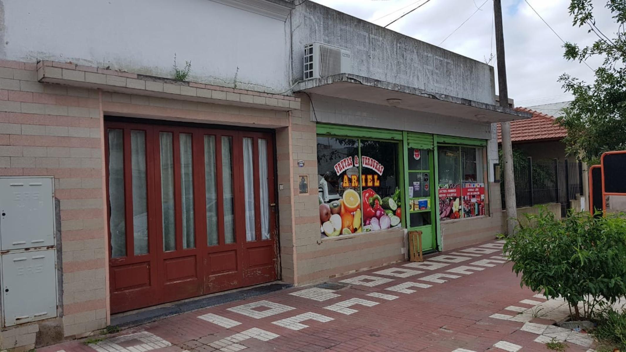 SE VENDE CASA con LOCAL y DEPARTAMENTO