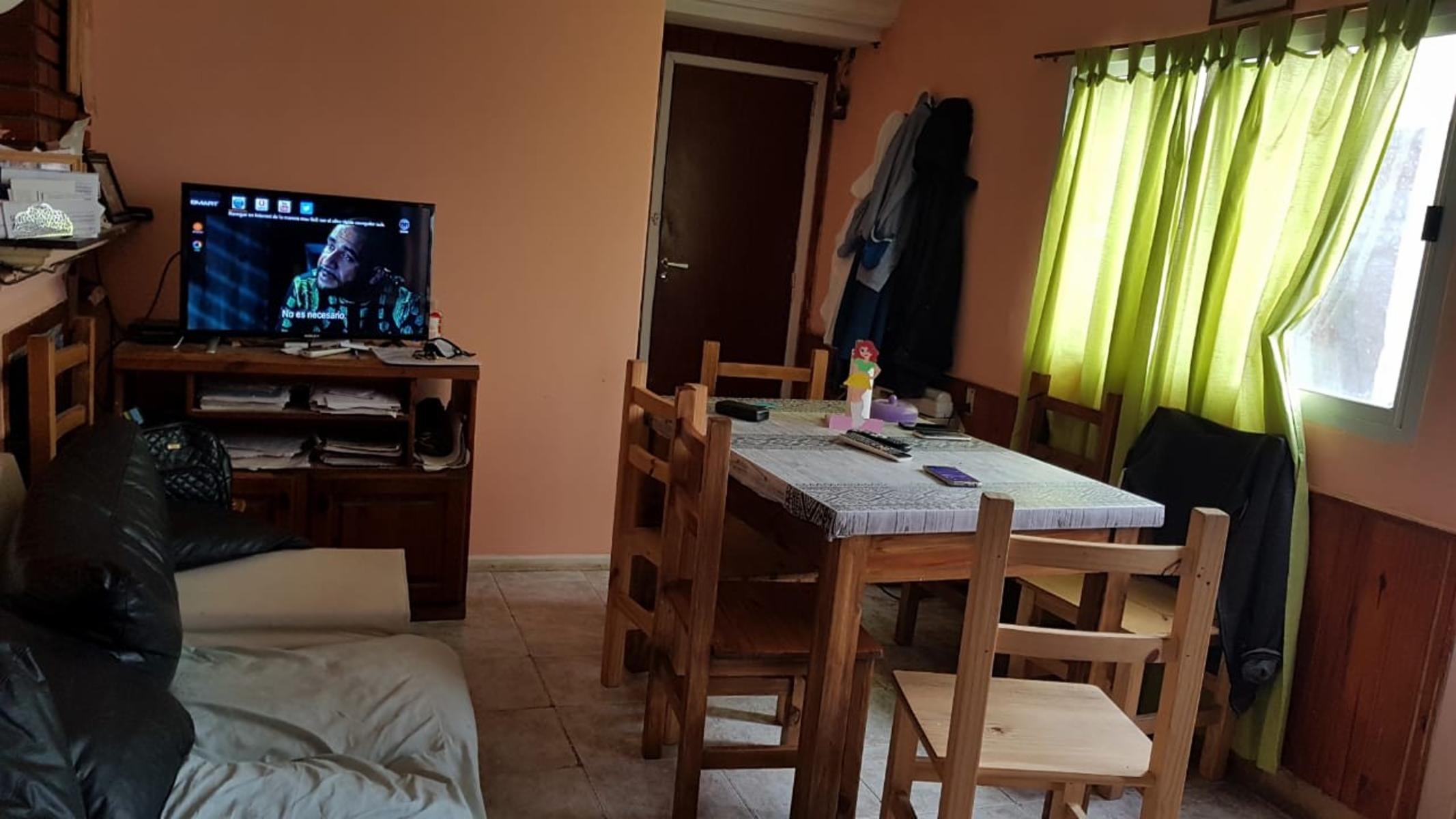 SE VENDE CASA con LOCAL y DEPARTAMENTO — foto 2