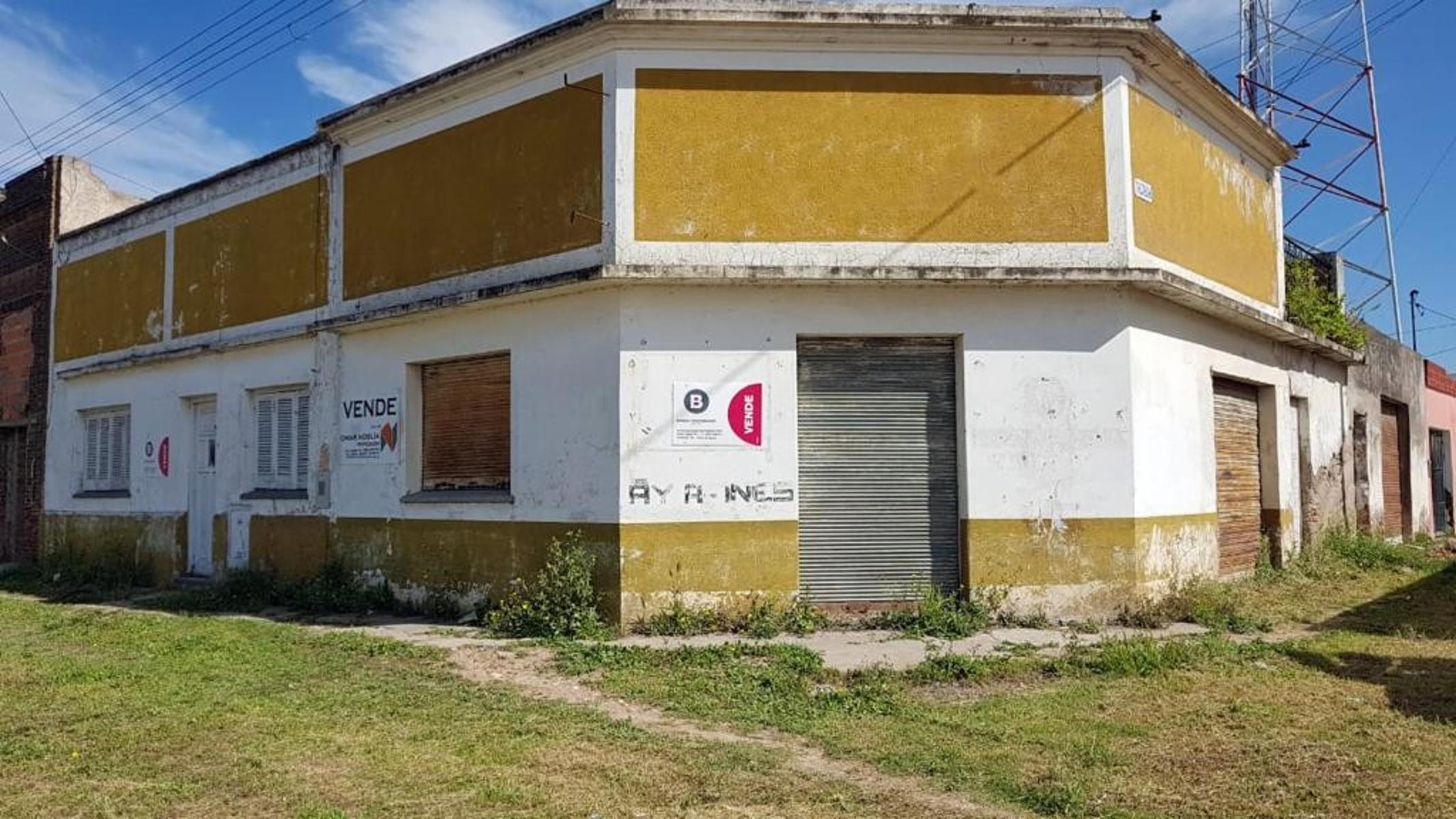 SE VENDE ESQUINA sobre AV RIVADAVIA