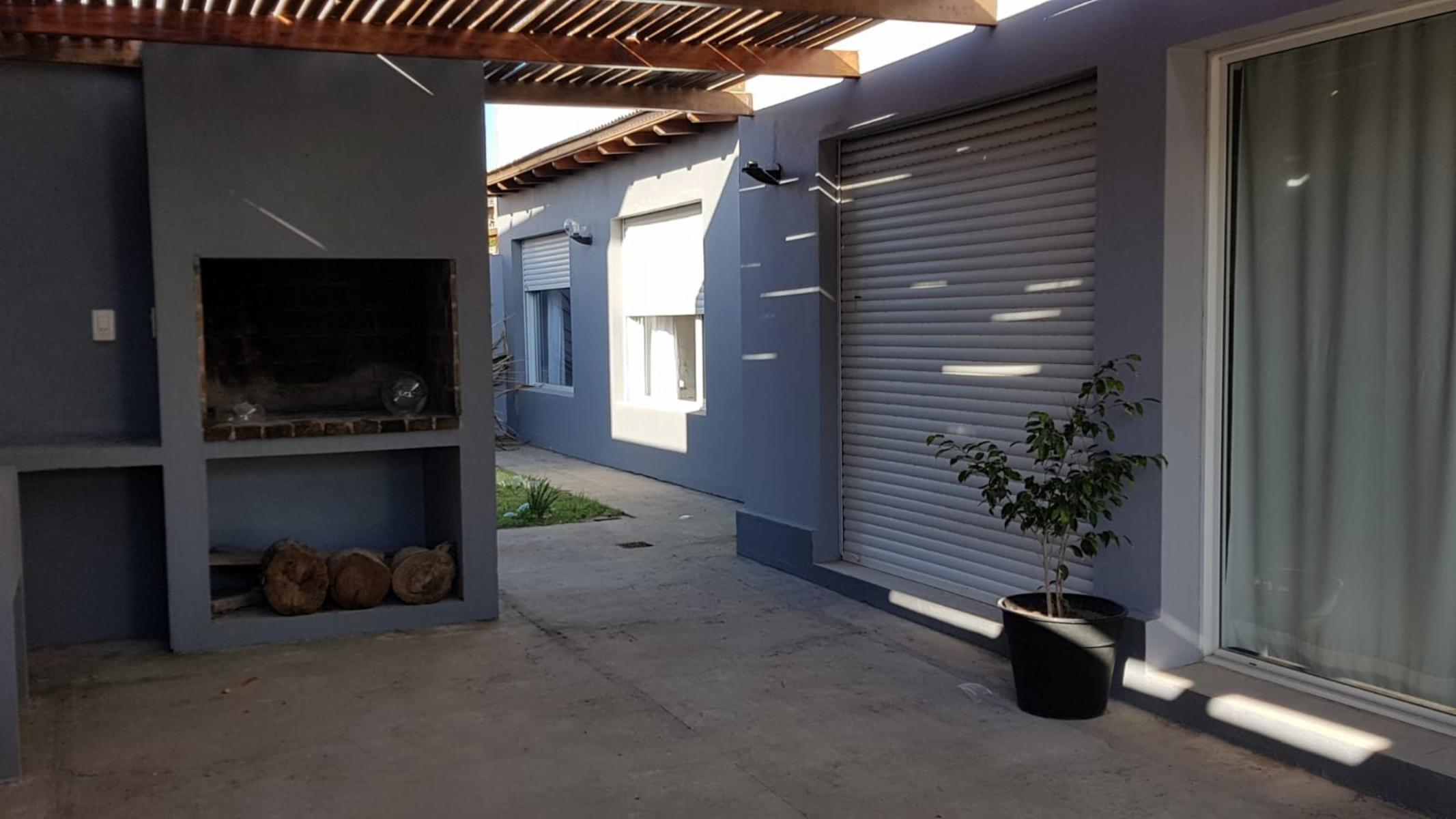 SE VENDE CASA IMPECABLE EN CLAROMECO — foto 3