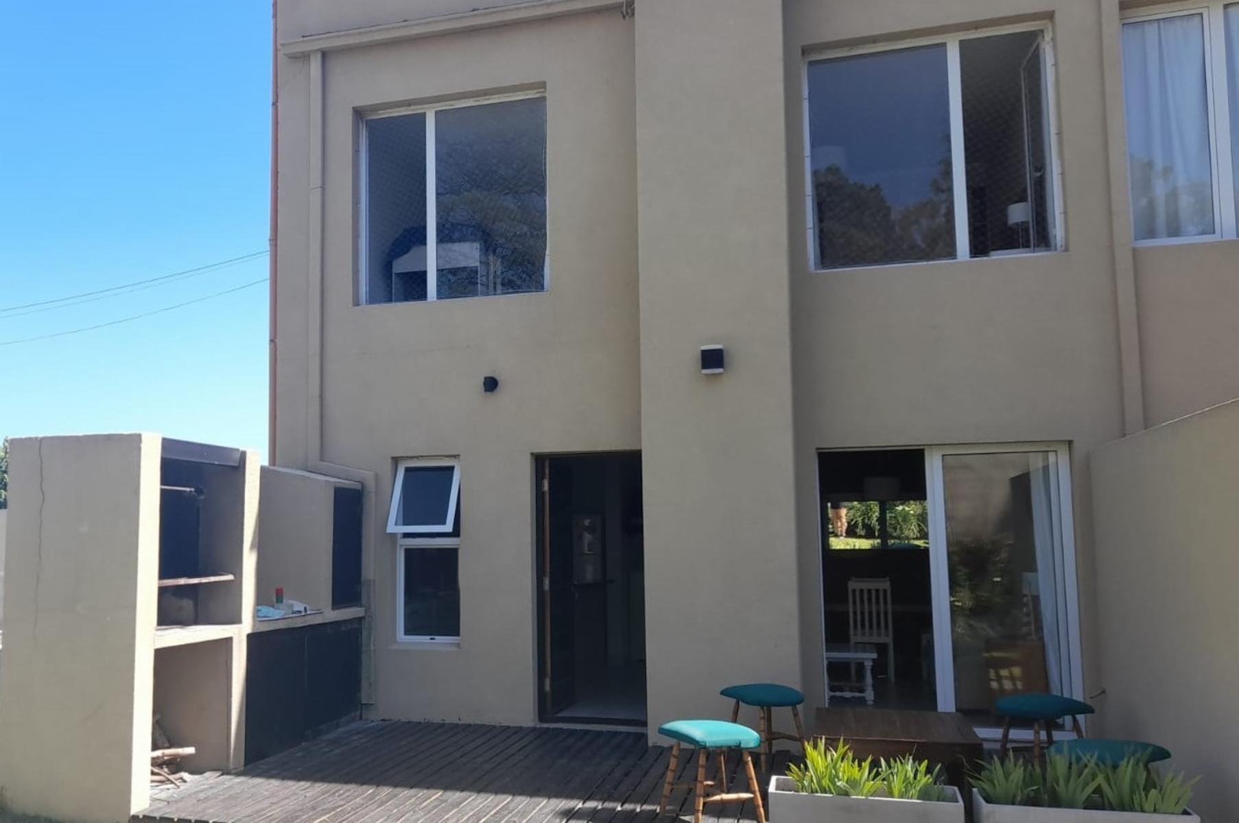 SE VENDE DUPLEX en CLAROMECO EXCELENTE ESTADO