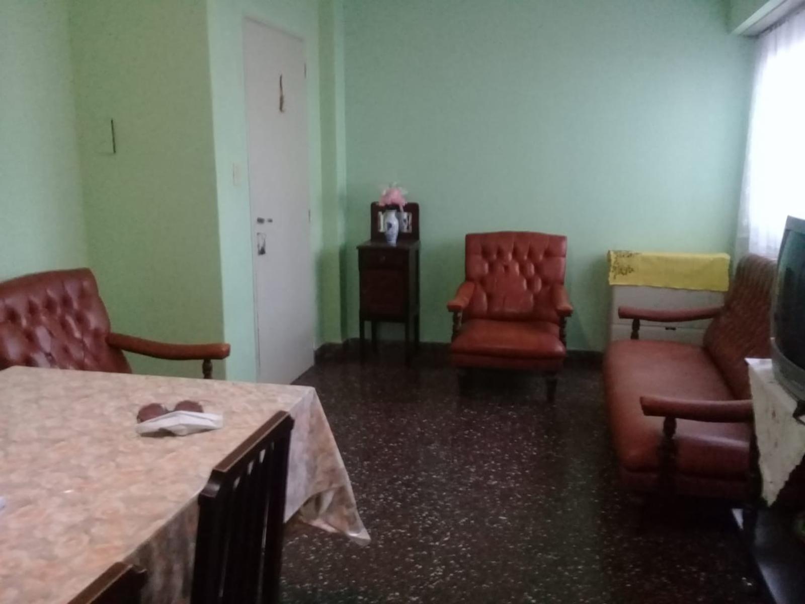 SE VENDE DEPTO en NECOCHEA a 300 ms del MAR y 200 de la PEATONAL — foto 2