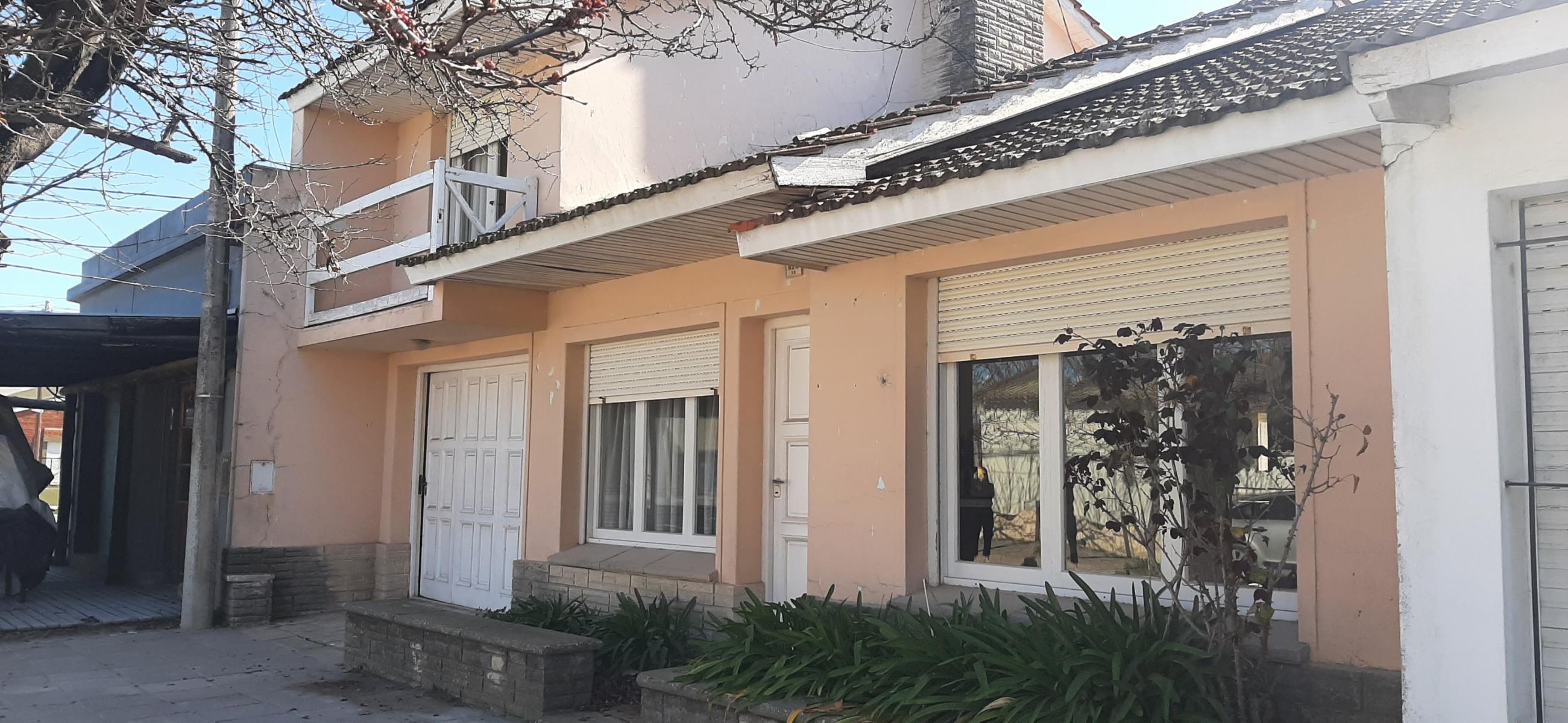 SE VENDE CASA en el CENTRO de CLAROMECO