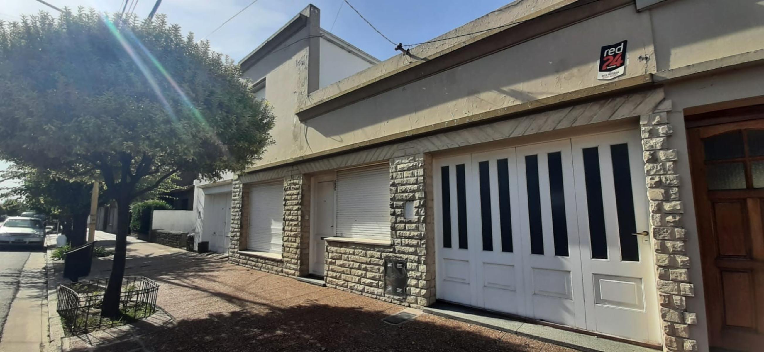 SE VENDE CASA de 3 HABITACIONES en LAMADRID 200