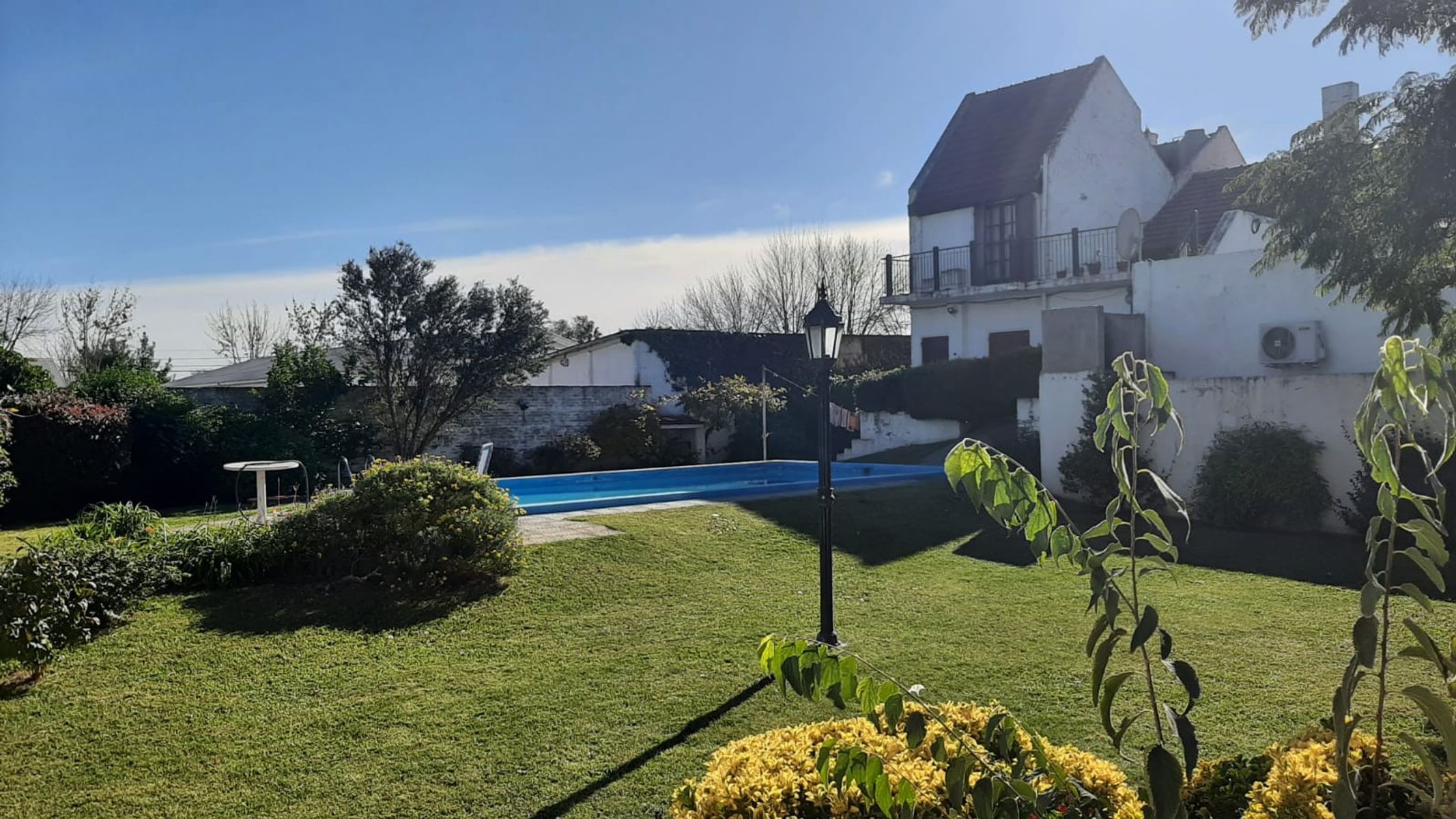SE VENDE IMPONENTE CASA en MAGALLANES 500