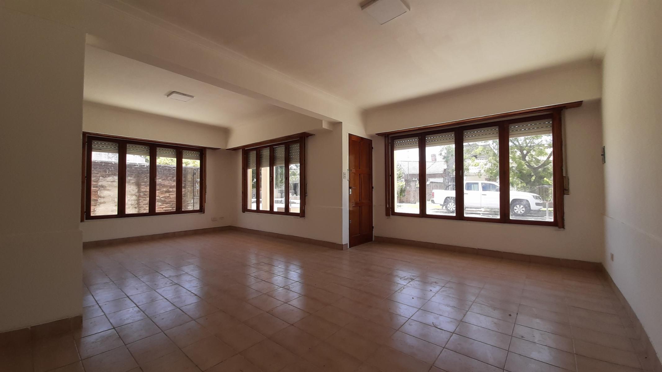 SE VENDE CASA en BRANDSEN 1200