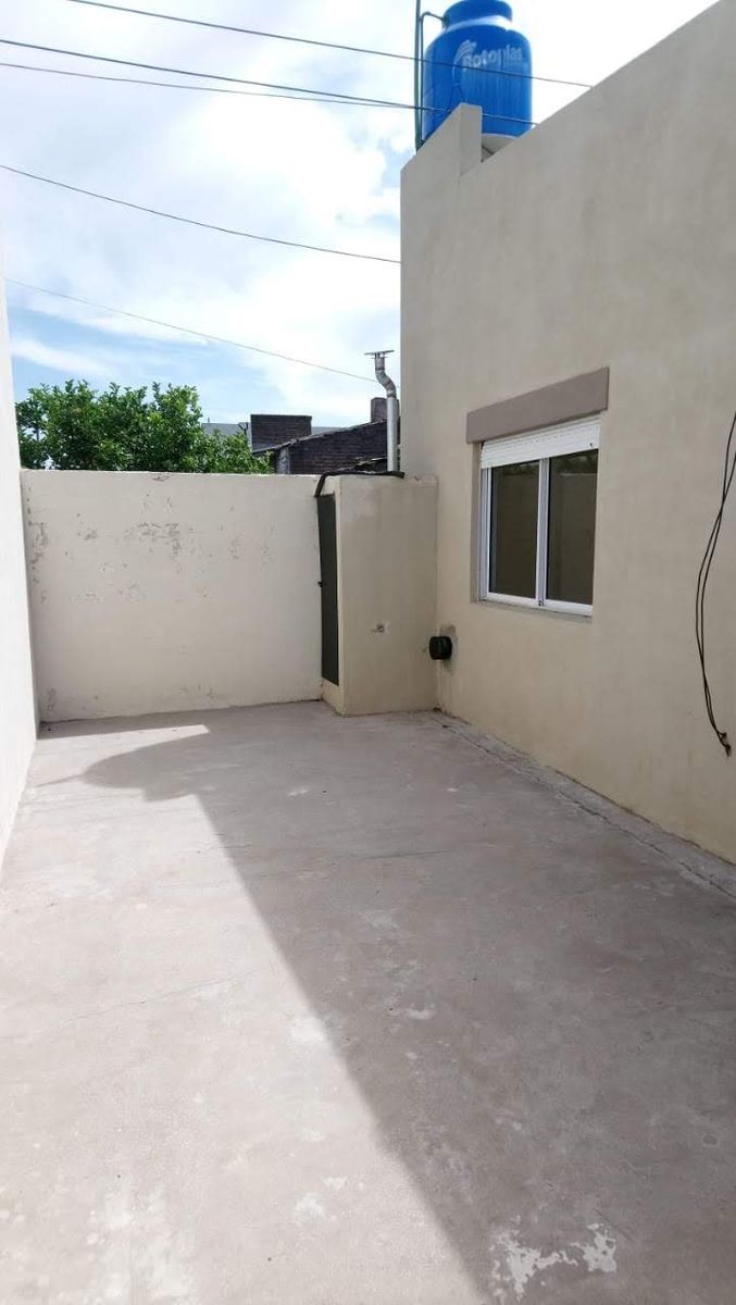 SE VENDE CASA en PH al FRENTE — foto 2