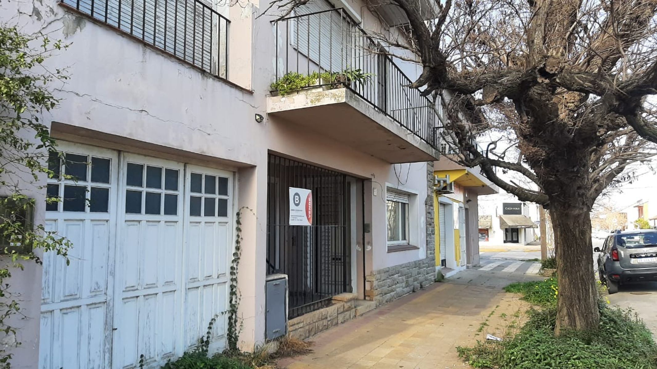 SE VENDE CASA sobre VELEZ SARSFIELD casi BELGRANO — foto 2