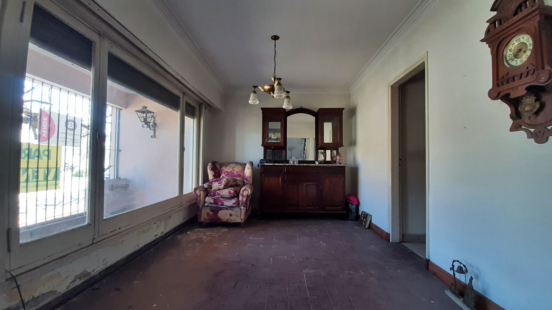 SE VENDE CASA sobre VELEZ SARSFIELD casi BELGRANO — foto 3