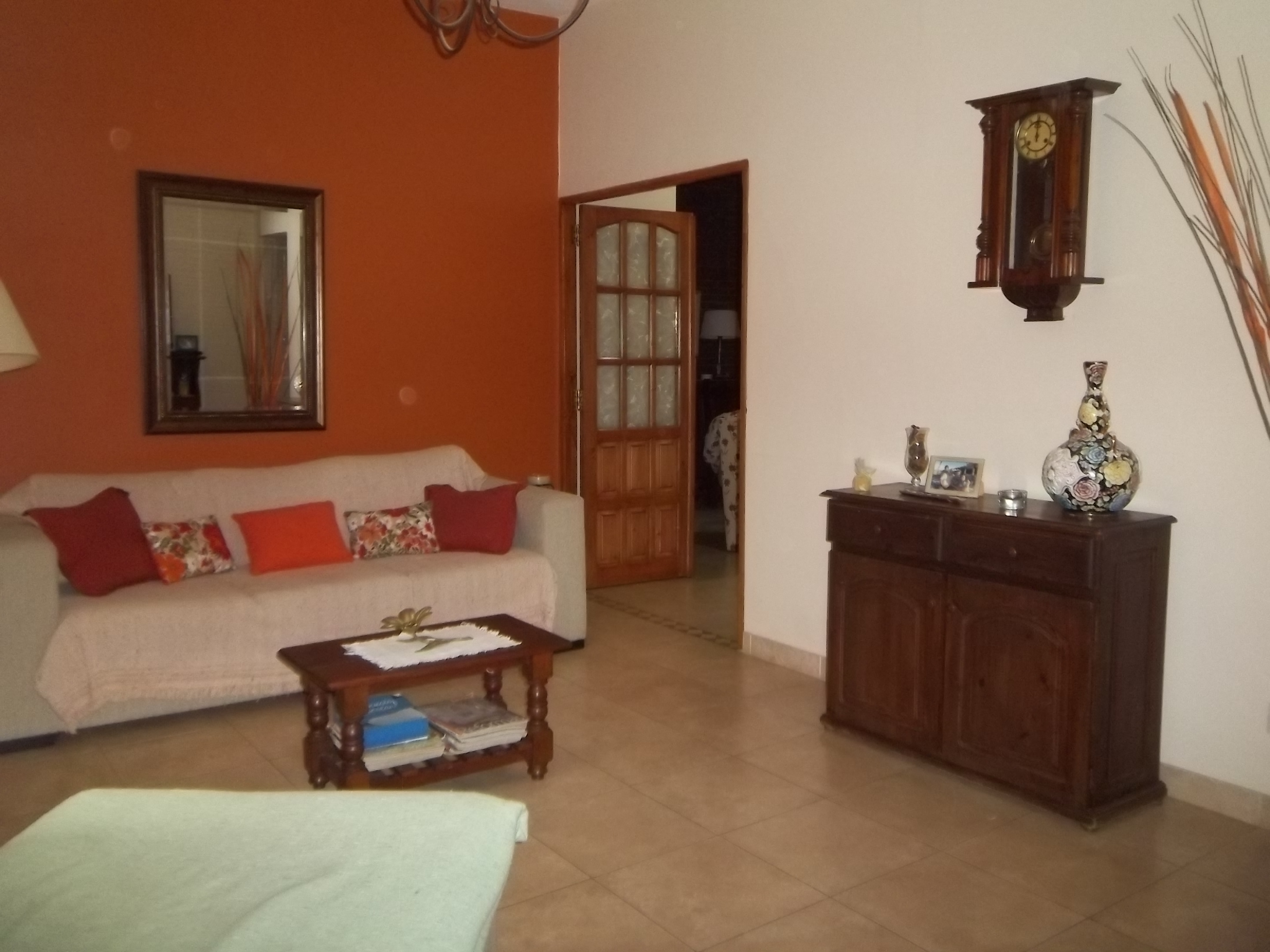Hurlingham. Impecable casa 5 amb. Acepta casa menor valor en la zona. — foto 3