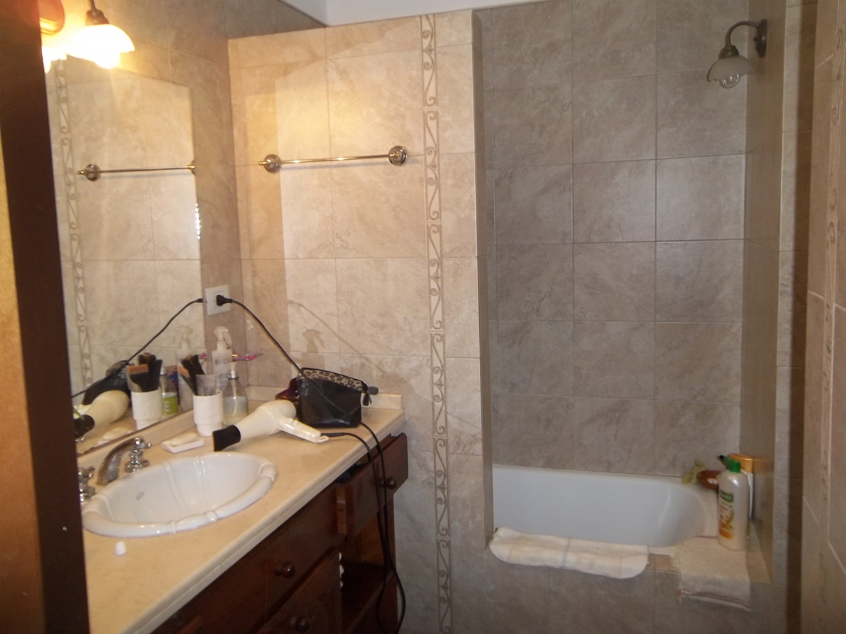 Hurlingham. Impecable casa 5 amb. Acepta casa menor valor en la zona. — foto 5