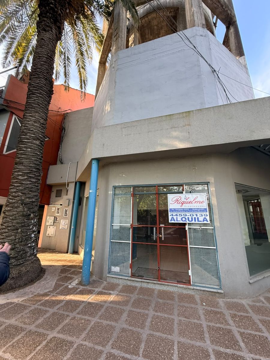 ALQUILER LOCAL COMERCIAL , EN PLENO CORAZON DE CUIDAD JARDIN. IDEAL VARIOS DESTINOS
