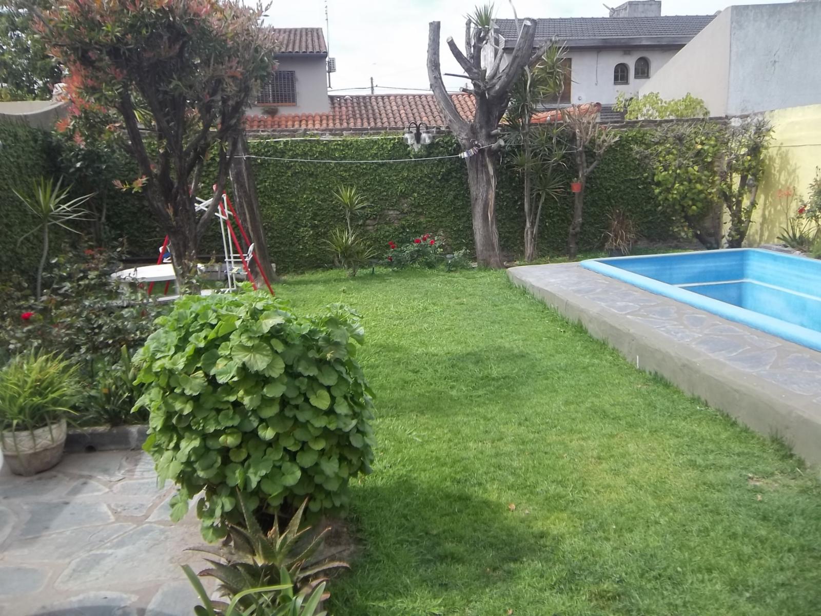 Villa Tesei: Amplia casa con parque y pileta. Escucha oferta — foto 5