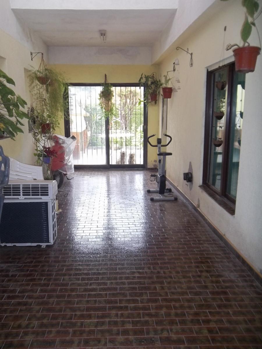 Villa Tesei: Amplia casa con parque y pileta. Escucha oferta — foto 8