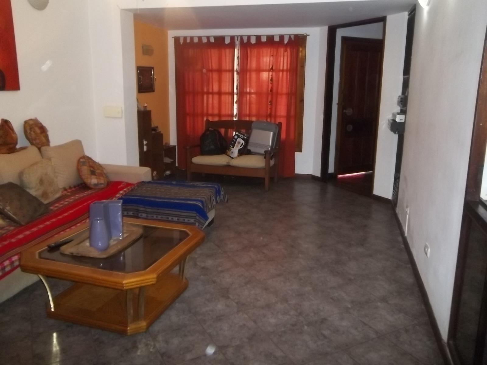 Parque Quirno: Amplia casa 6 ambientes.
