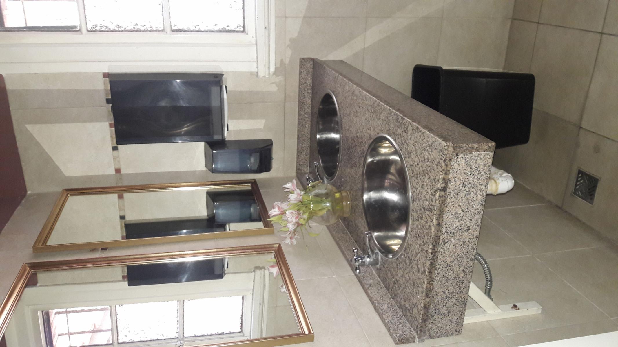 Hurlingham Importante propiedad sobre Av. Jauretche. La mejor zona — foto 4