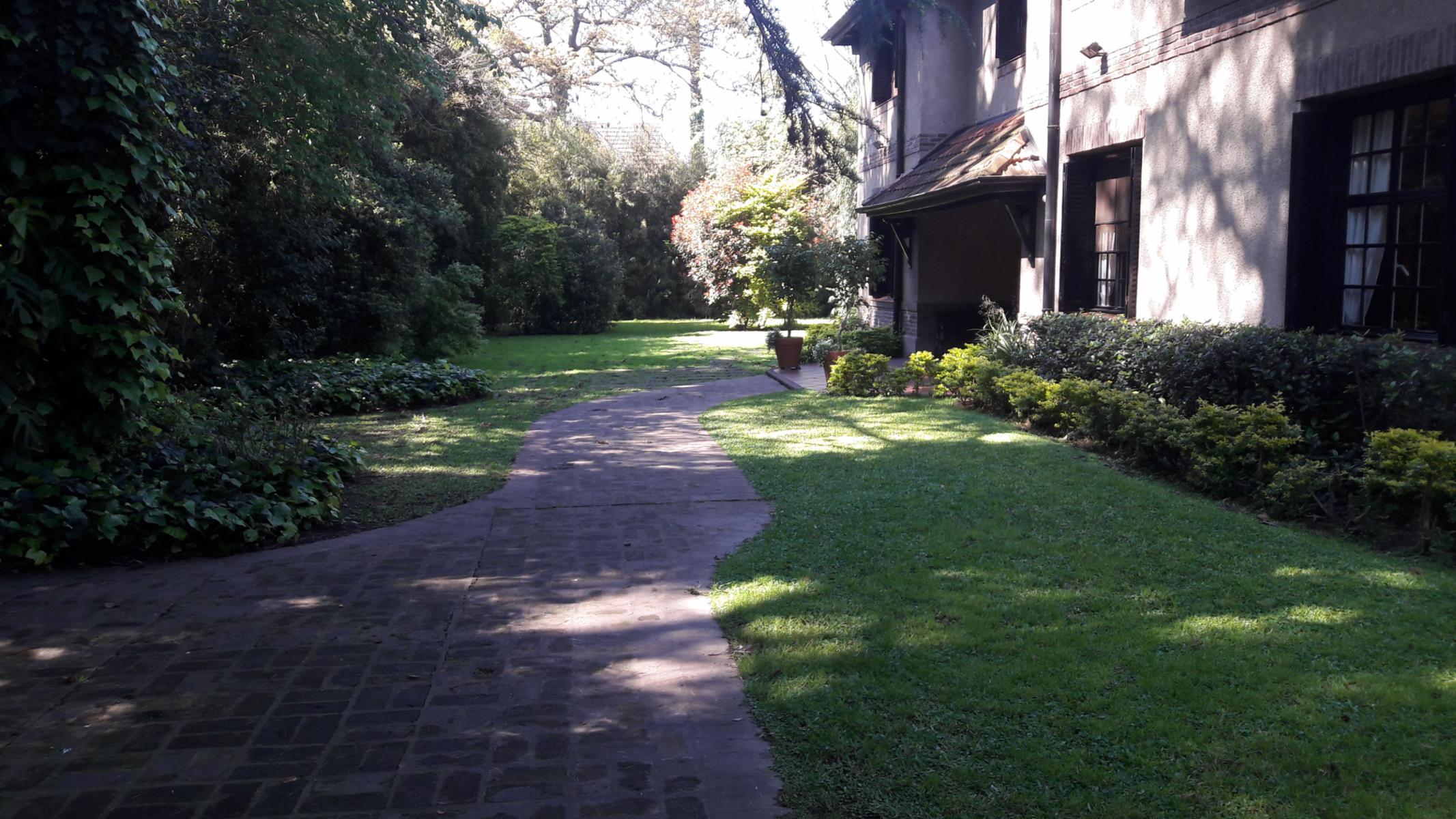 Hurlingham Importante propiedad sobre Av. Jauretche. La mejor zona — foto 7