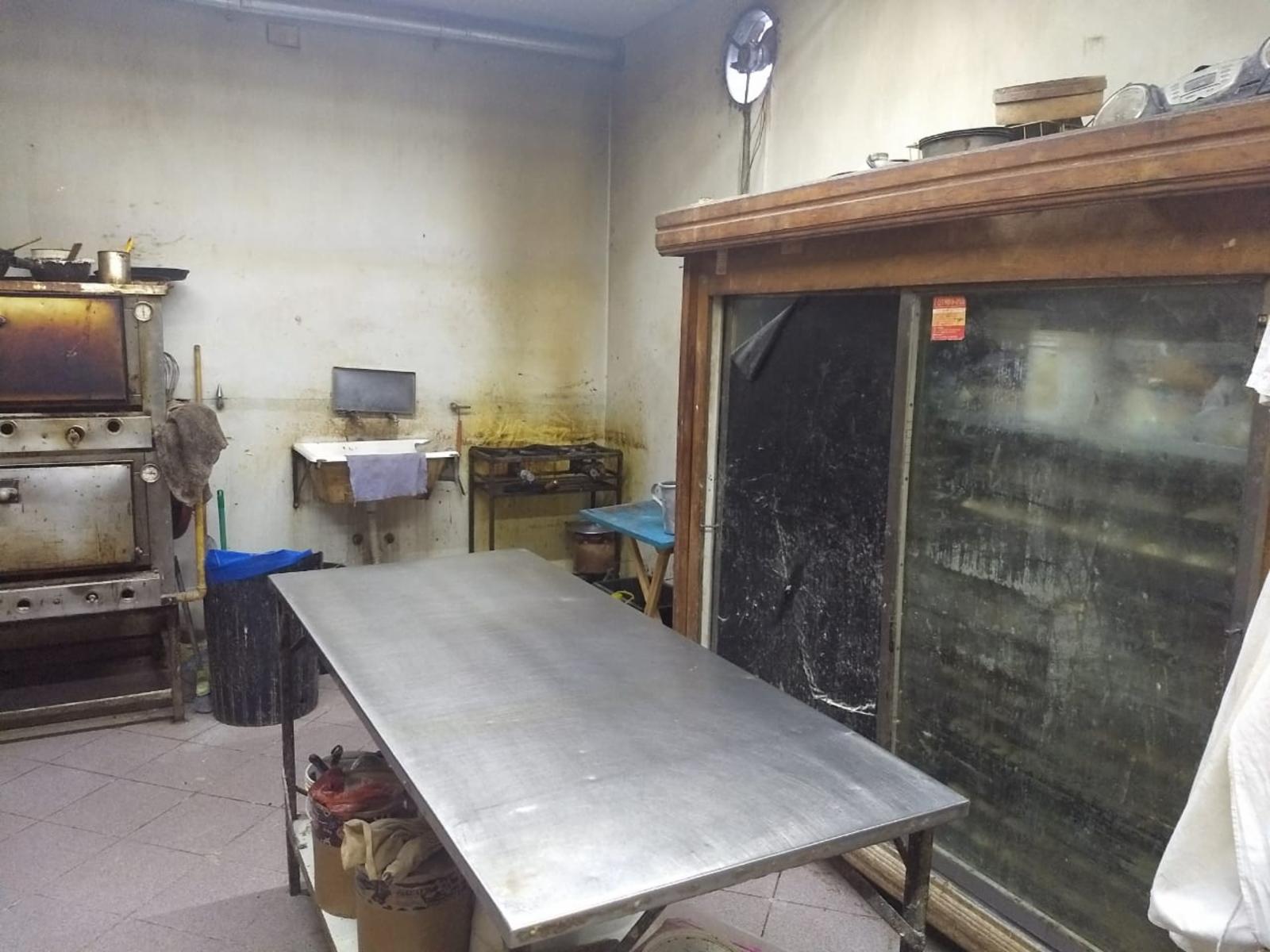 Panadería y confitería. Ituzaingo centro lado norte. Tamaño 7x20 — foto 13
