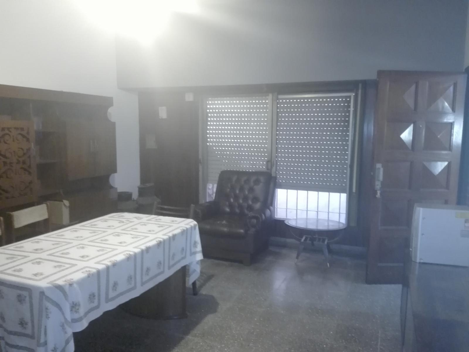 Casa de 3 AMB con local comercial